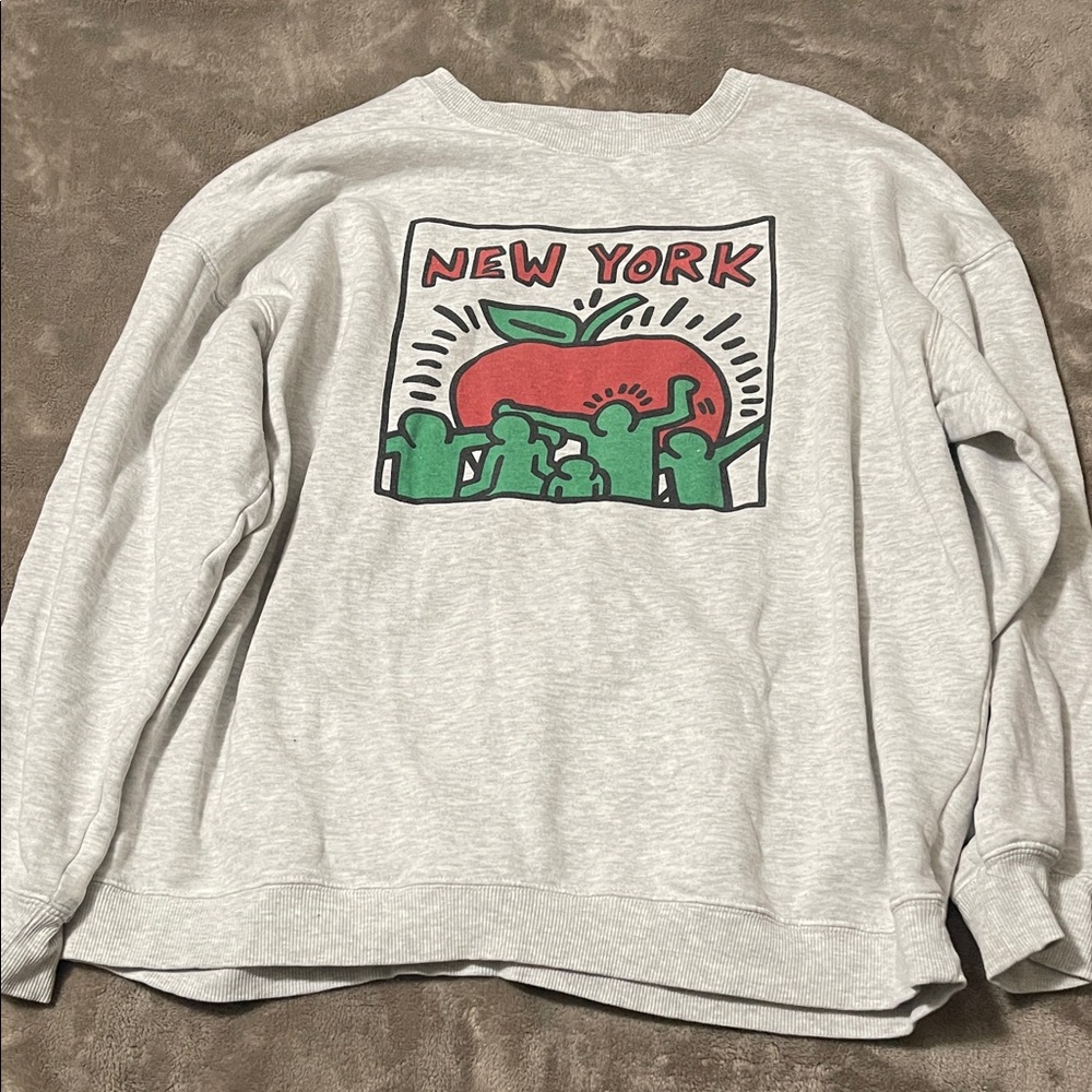 Stylish Gray Crewneck Sweater with New York Graphic